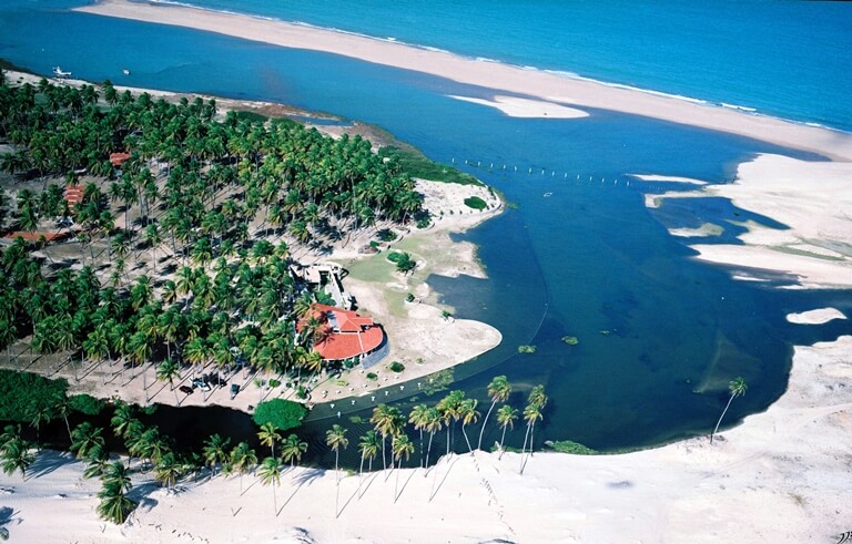 Barra de Punaú, banho de mar, de rio e lindo cenário com dunas e coqueiros